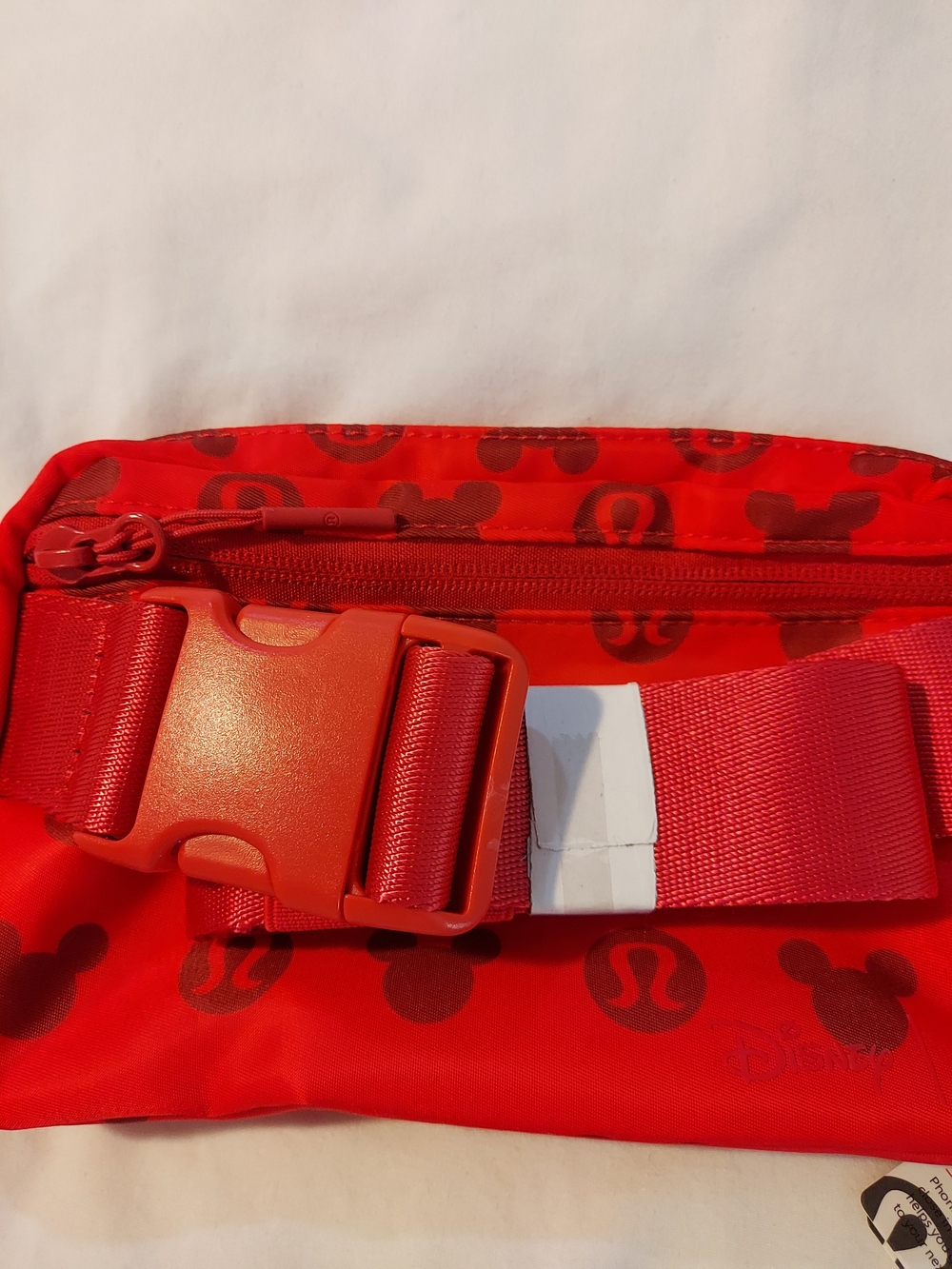 Disney x Lululemon Everywhere Belt Bag 1L - Mickey & Logo Print - Picture 10 of 11